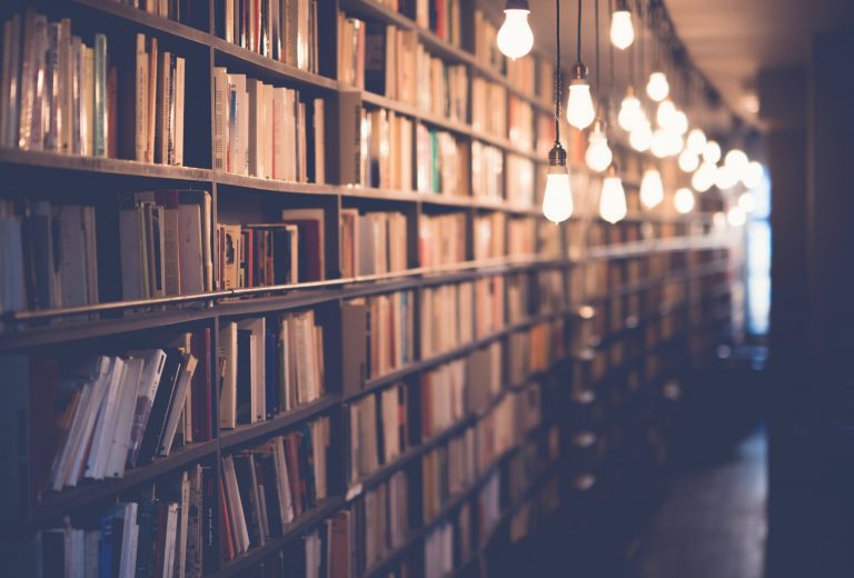 formacion-filippe Libreria antigua, representando la formación y aprendizaje de psicoterapia y psicología de Hugo Filippe
